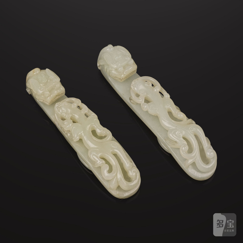 清 十九世紀 白玉龍紋帶鉤兩件 | DEUX BOUCLES DE CEINTURE EN JADE BLANC